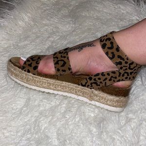 Chunky leopard strappy sandals
